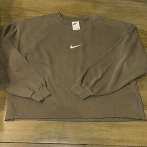 Nike girls juniors army green Sweater size XL dri fit oversized